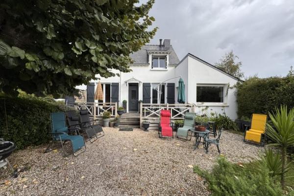 DAMGAN CENTRE : tout à pieds à 150m de la mer