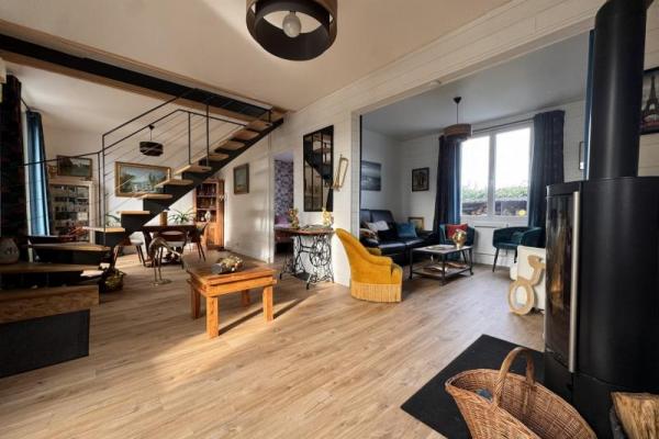 DAMGAN CENTRE : tout à pieds à 150m de la mer