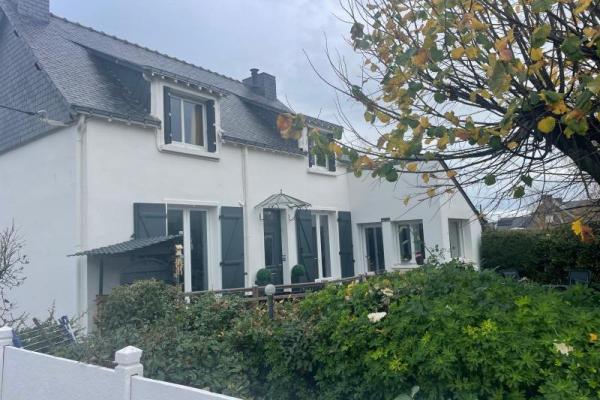 DAMGAN CENTRE : tout à pieds à 150m de la mer