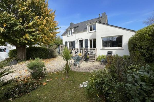 DAMGAN CENTRE : tout à pieds à 150m de la mer