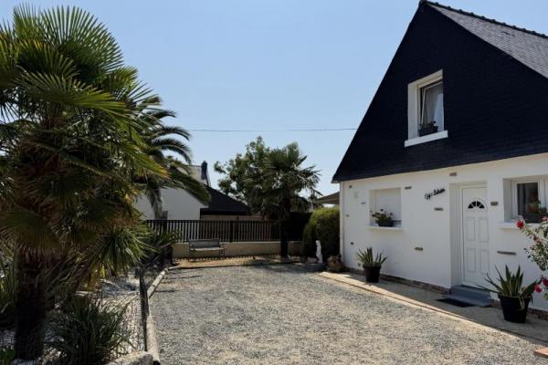 DAMGAN : Une maison unique avec jacuzzi à 250 m du littoral