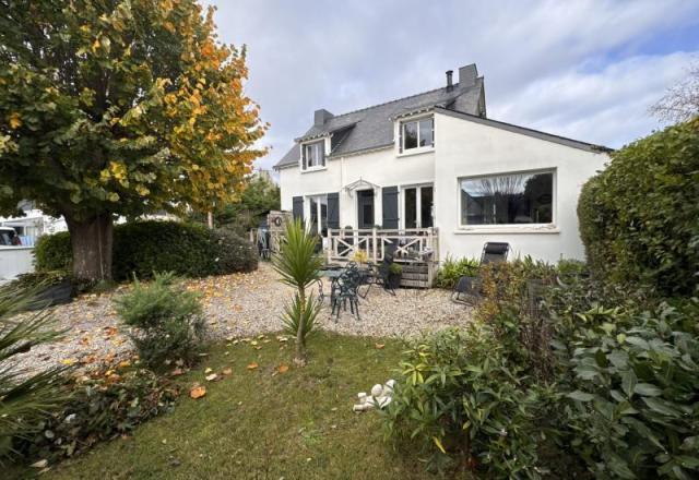 DAMGAN CENTRE : tout à pieds à 150m de la mer