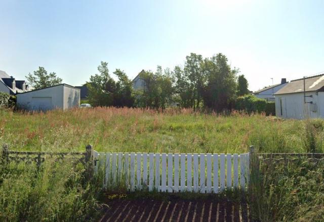 Exceptionnel à Kervoyal : Grand terrain à bâtir à pied de l'océan