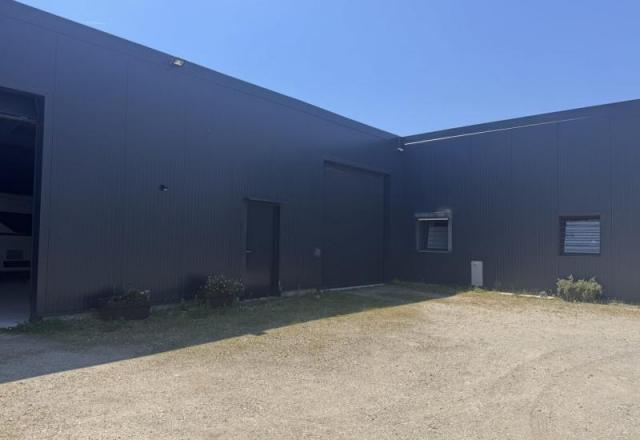 Local commercial neuf proche DAMGAN 172 m²