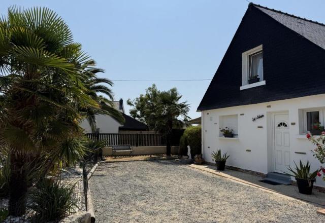 DAMGAN : Une maison unique avec jacuzzi à 250 m du littoral