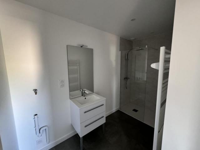 T2 Entièrement réhabilité proche bourg