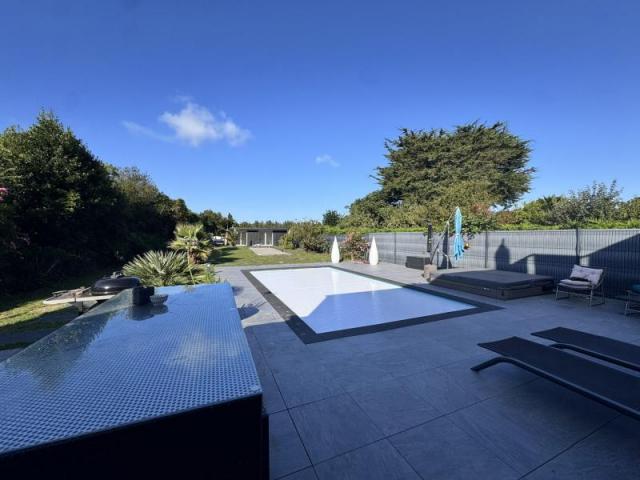 Maison d'exception avec piscine à deux pas du port de Pénerf