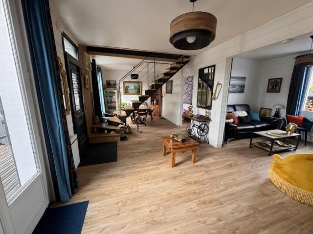 DAMGAN CENTRE : tout à pieds à 150m de la mer