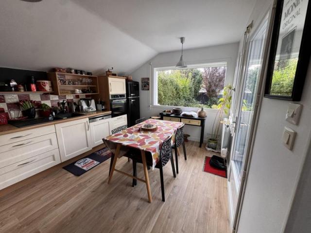 DAMGAN CENTRE : tout à pieds à 150m de la mer