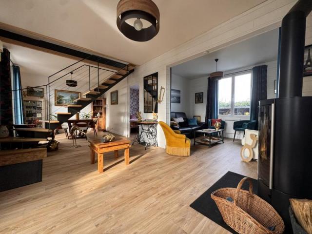 DAMGAN CENTRE : tout à pieds à 150m de la mer