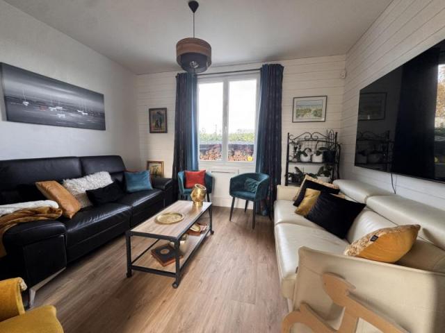 DAMGAN CENTRE : tout à pieds à 150m de la mer