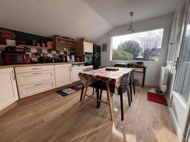 DAMGAN CENTRE : tout à pieds à 150m de la mer