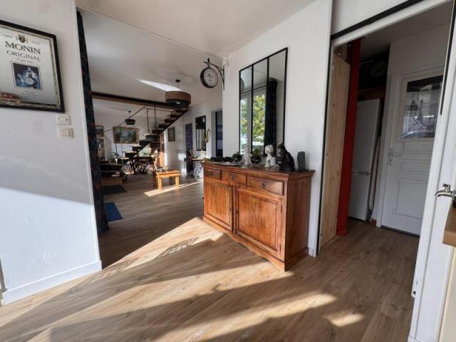 DAMGAN CENTRE : tout à pieds à 150m de la mer