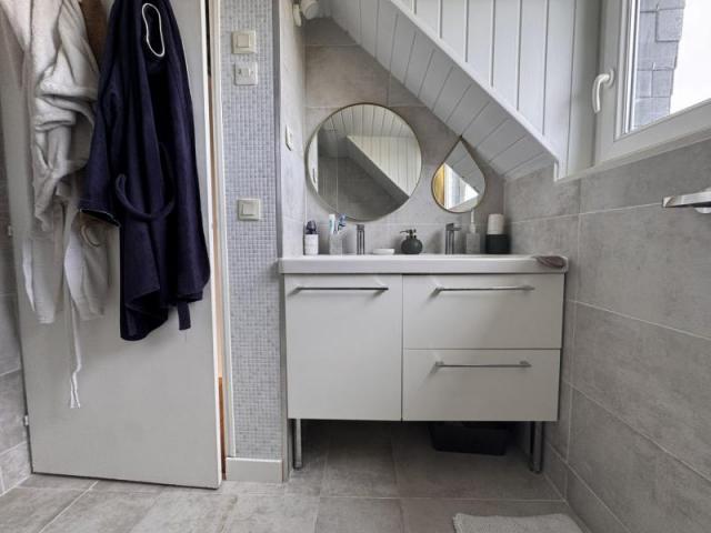 DAMGAN CENTRE : tout à pieds à 150m de la mer