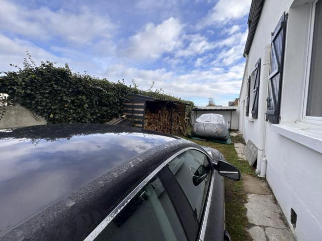 DAMGAN CENTRE : tout à pieds à 150m de la mer