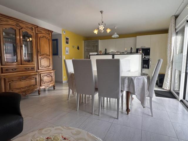 Vivre à DAMGAN centre : T4 avec garage, cave et jardin