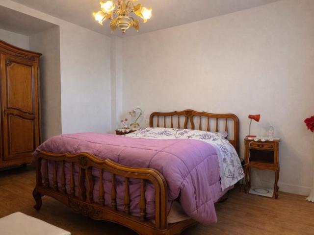 Vivre à DAMGAN centre : T4 avec garage, cave et jardin