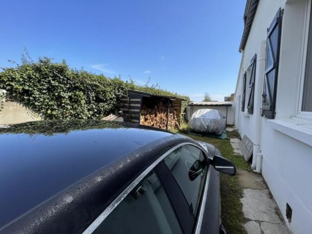 DAMGAN CENTRE : tout à pieds à 150m de la mer