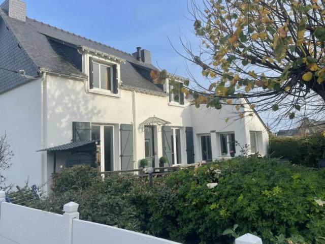 DAMGAN CENTRE : tout à pieds à 150m de la mer