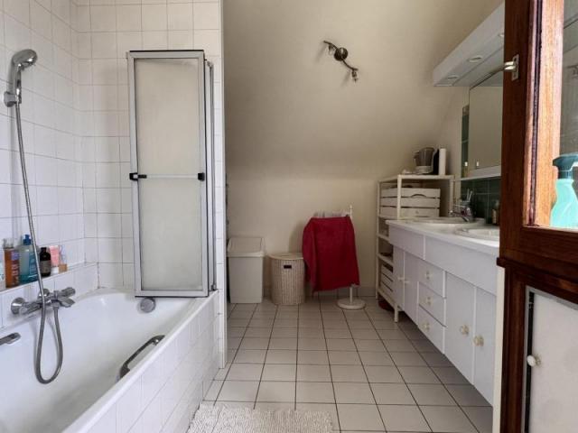 Havre de paix boisé à deux pas de la mer