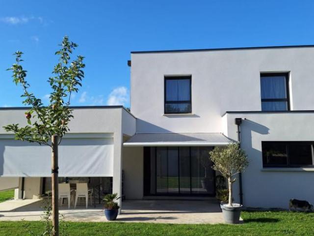 SURZUR : maison clé en main, lumineuse et performante
