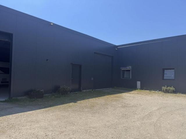 Local commercial neuf proche DAMGAN 172 m²