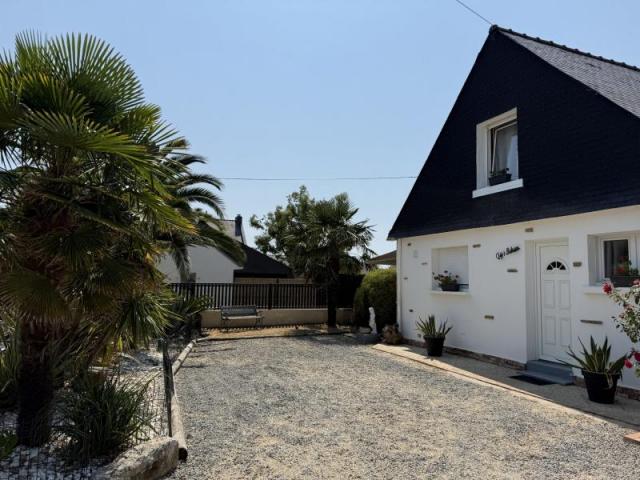 DAMGAN : Une maison unique avec jacuzzi à 250 m du littoral