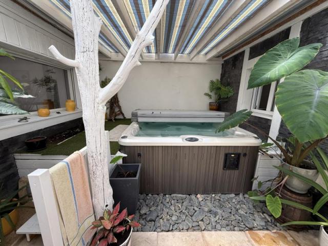 DAMGAN : Une maison unique avec jacuzzi à 250 m du littoral