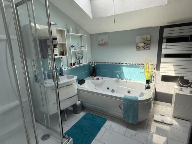 DAMGAN : Une maison unique avec jacuzzi à 250 m du littoral