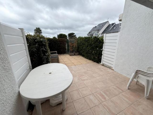 Un studio cabine avec piscine et tennis !