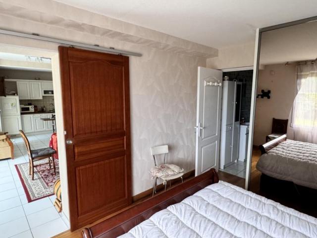AMBON : MAISON 5 CHAMBRES 4KM DE LA MER