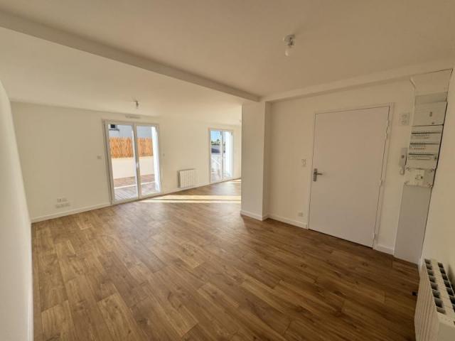 Damgan : T3 62m2 ENTIÈREMENT RÉNOVÉ AVEC TERRASSE 30m2 PROCH